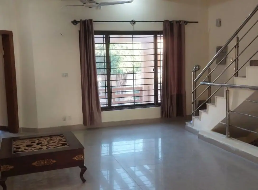 House for sale Umar Block – airy lounge with picture window, steel stair and glossy flooring